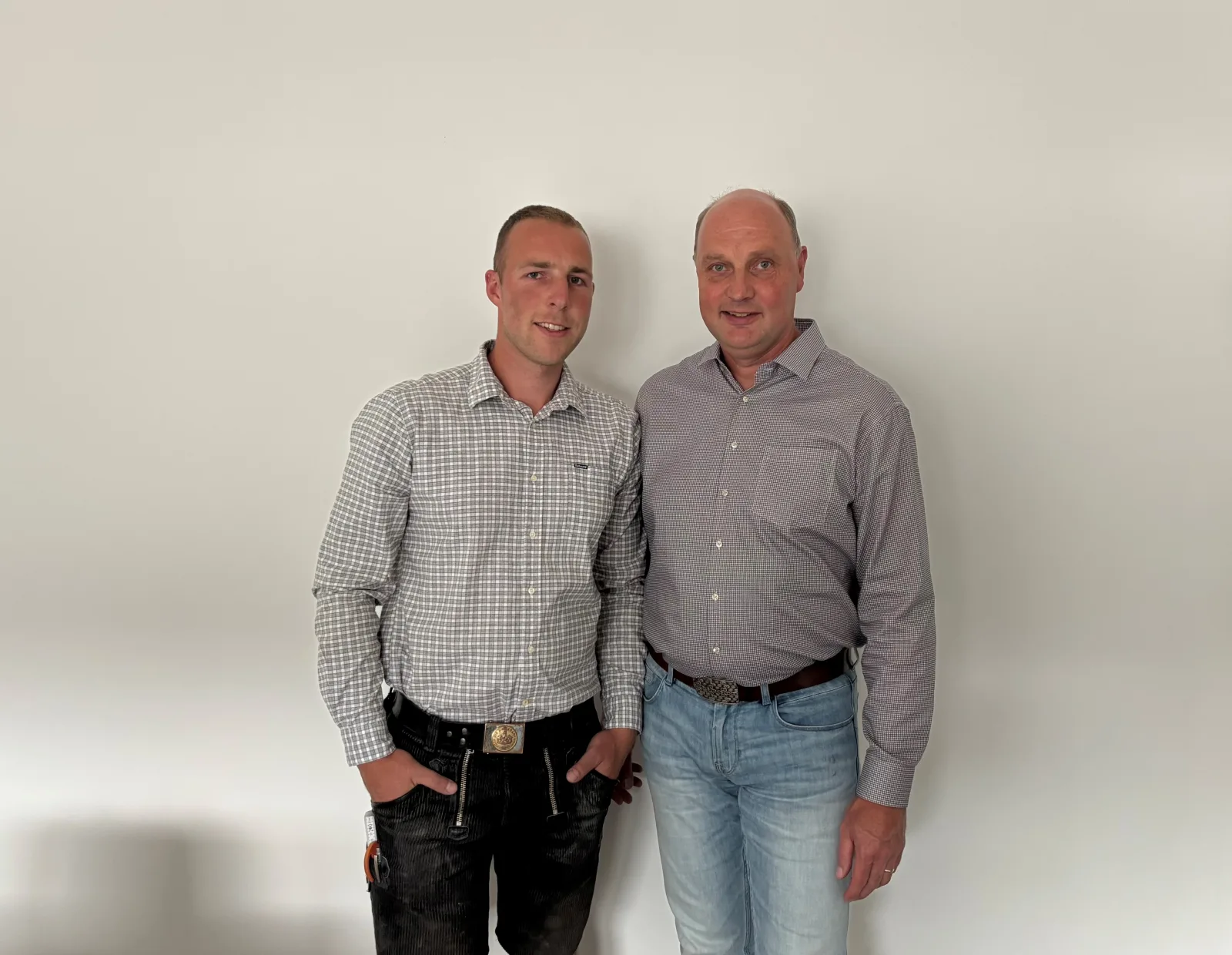 Zwei Generationen der Familie Hellenkamp nebeneinander