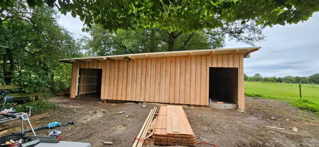 Projektfoto Fassade aus Holz und Platten (1)