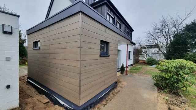 Projektfoto Fassade aus Holz und Platten (12)