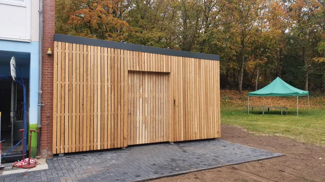 Projektfoto Fassade aus Holz und Platten (16)