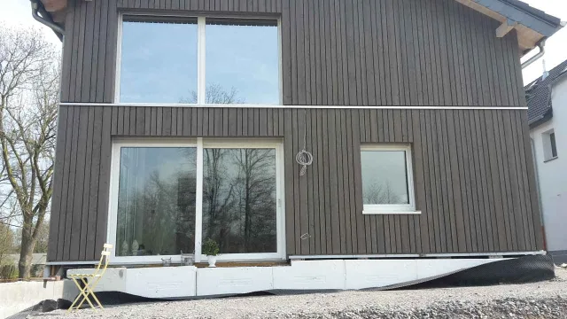Projektfoto Fassade aus Holz und Platten (19)